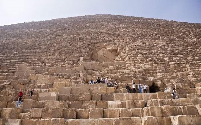 埃及金字塔是世界未解之谜(埃及金字塔是世界未解之谜之一的英文)